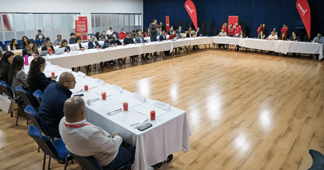 Representantes del IDRD y alcaldías locales participan en mesa de trabajo interinstitucional para coordinar acciones de deporte, recreación y actividad física en Bogotá.