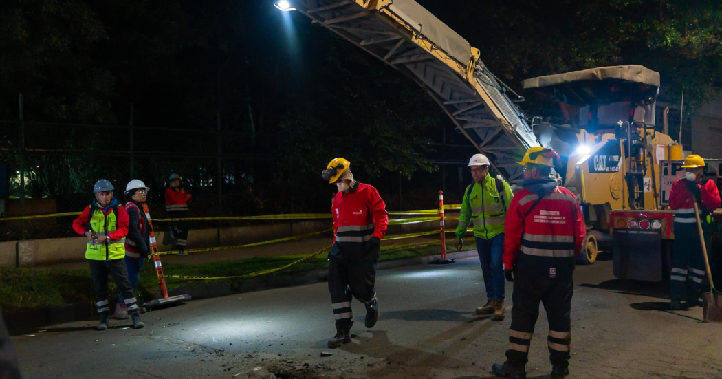 Imagen de obreros trabajando en el mantenimiento de la malla vial