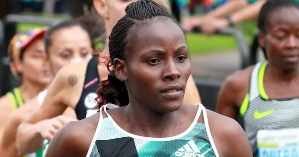 Deportista internacional corriendo en la media maratón de Bogotá