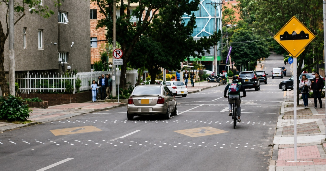 Fotos que muestran vehículos andando por las calles 