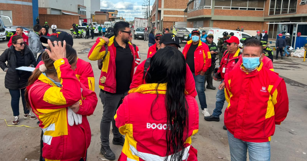 Foto de funcionarios del Distrito en operativo de limpieza