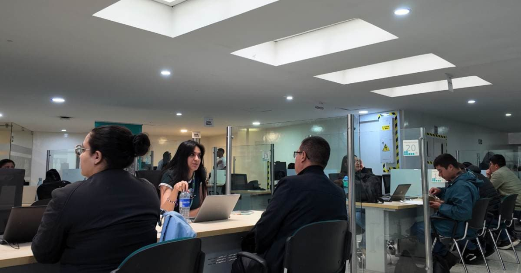 Foto de Metro Línea 1 y la Agencia Pública de Empleo del SENA