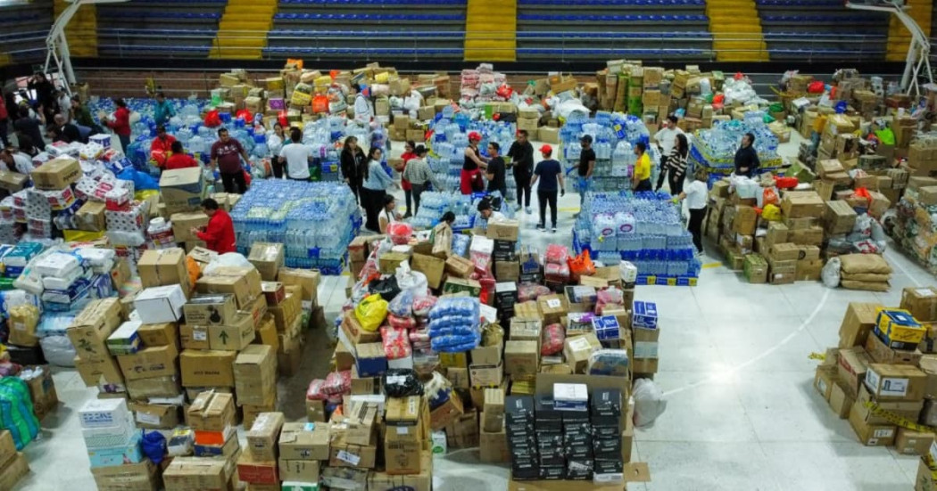 Foto de ayudas y donaciones en Bogotá para damnificados por el terremoto.