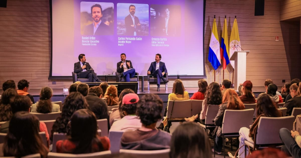 Foto del alcalde Carlos Fernando Galán durante la presentación del informe de calidad de vida de 'Bogotá Cómo Vamos'.