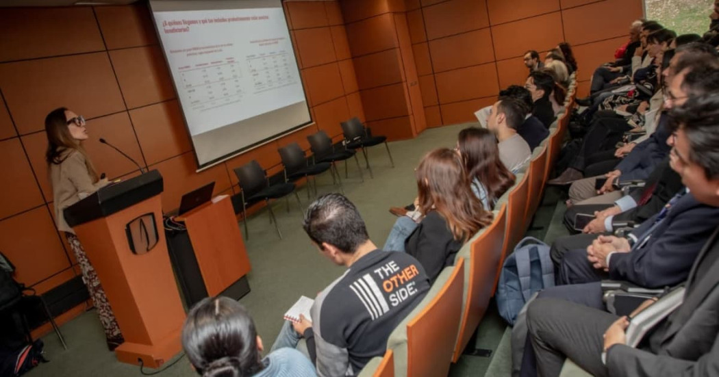Foto de la presentación de 'Bogotá en cifras', el libro que revela cómo se transformó la economía en 2025.