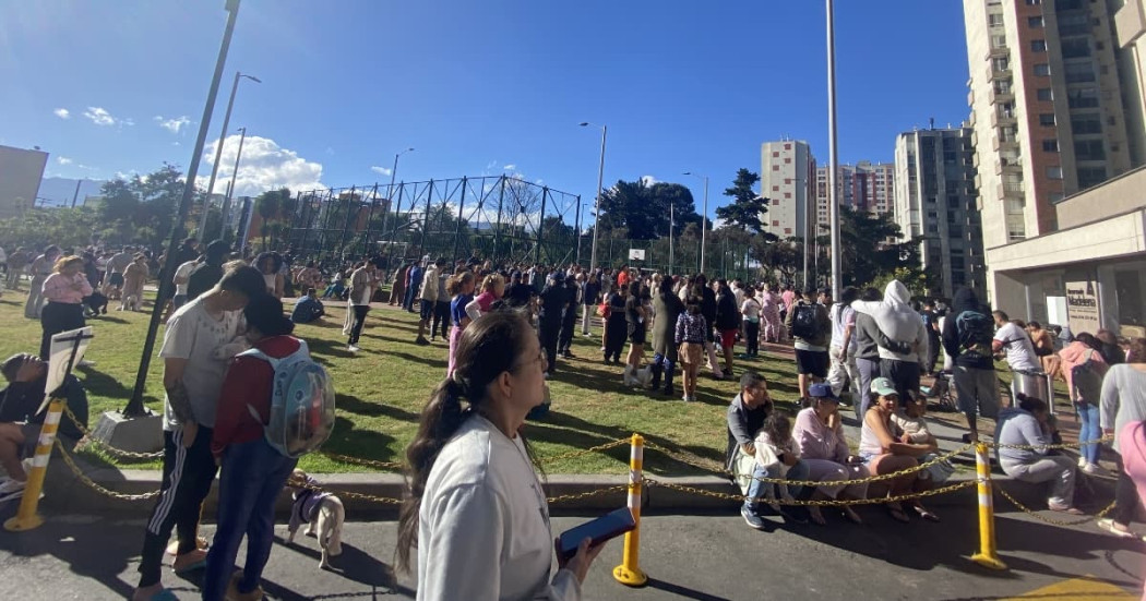 Foto de un ejercicio de evacuación en Bogotá.