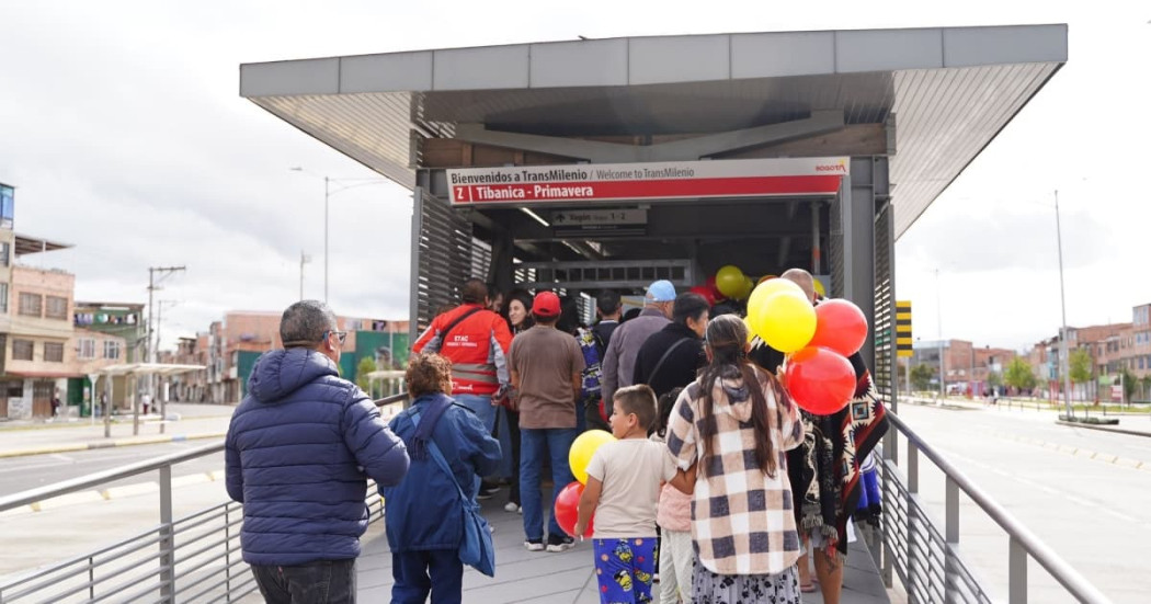 Foto de una de las nuevas estaciones de TransMilenio en Bogotá en operación en avenida Ciudad de Cali.