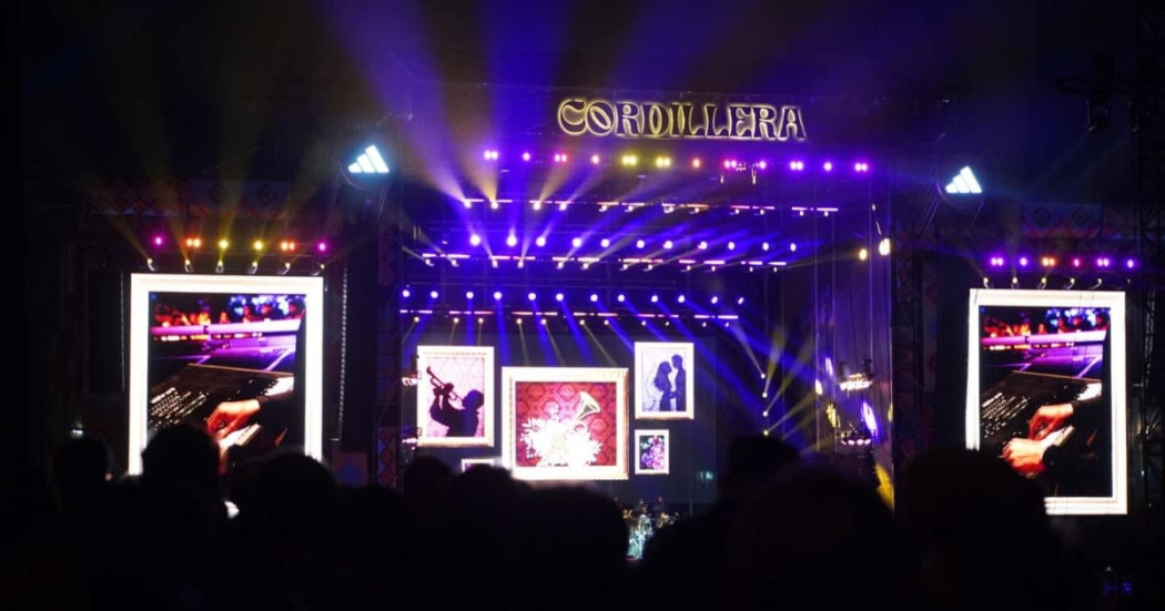 Foto de la tarima del parque Simón Bolívar durante el Festival Cordillera.