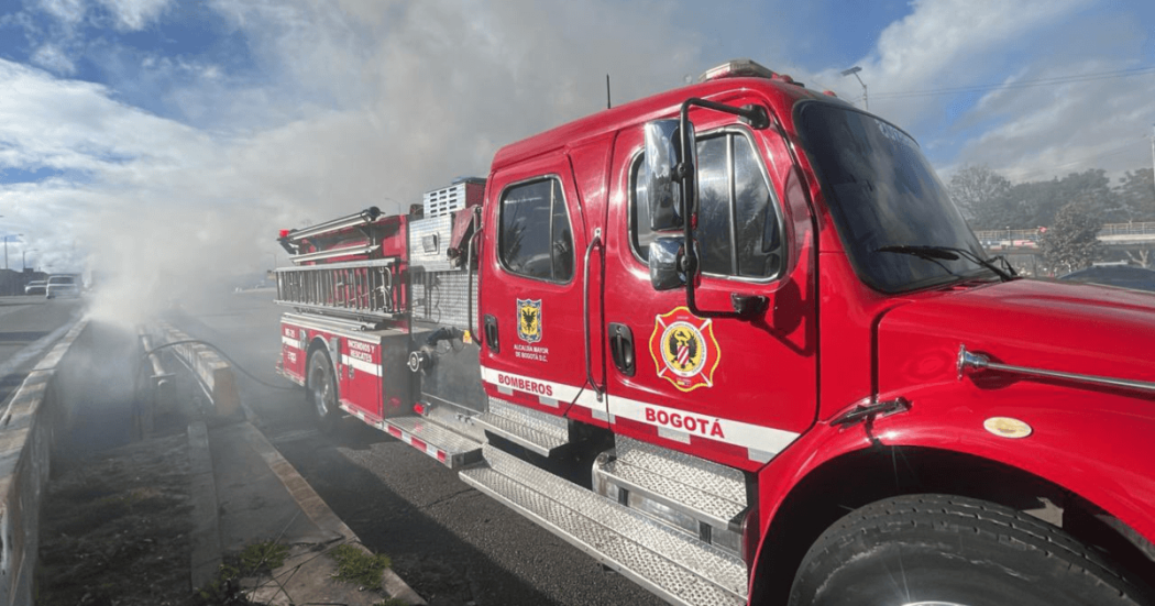Camión de Bomberos del Cuerpo de Bomberos de Bogotá.