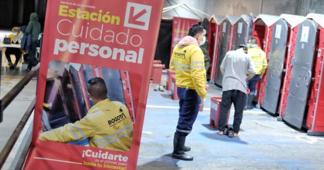 Funcionarios de Integración Social en el servicio de Autocuidado Tercer Milenio