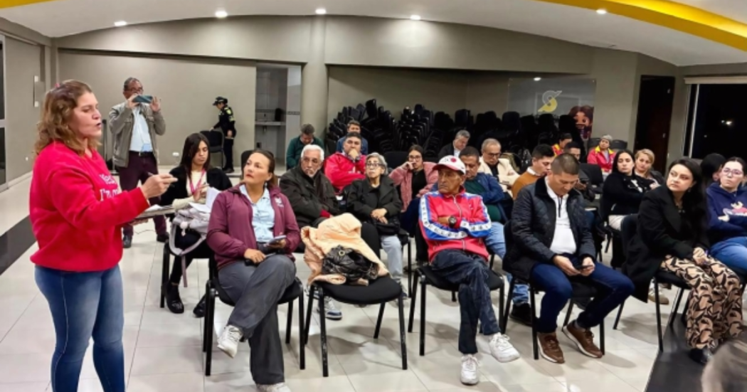 Foto de una charla ciudadana en la localidad de Los Mártires