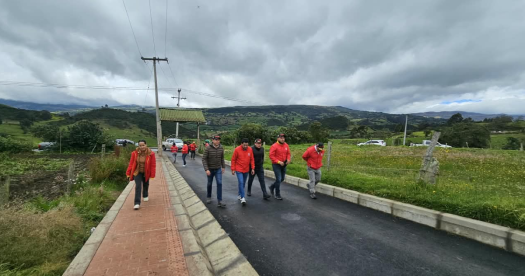 Foto de la entrega de una vía en Ciudad Bolívar