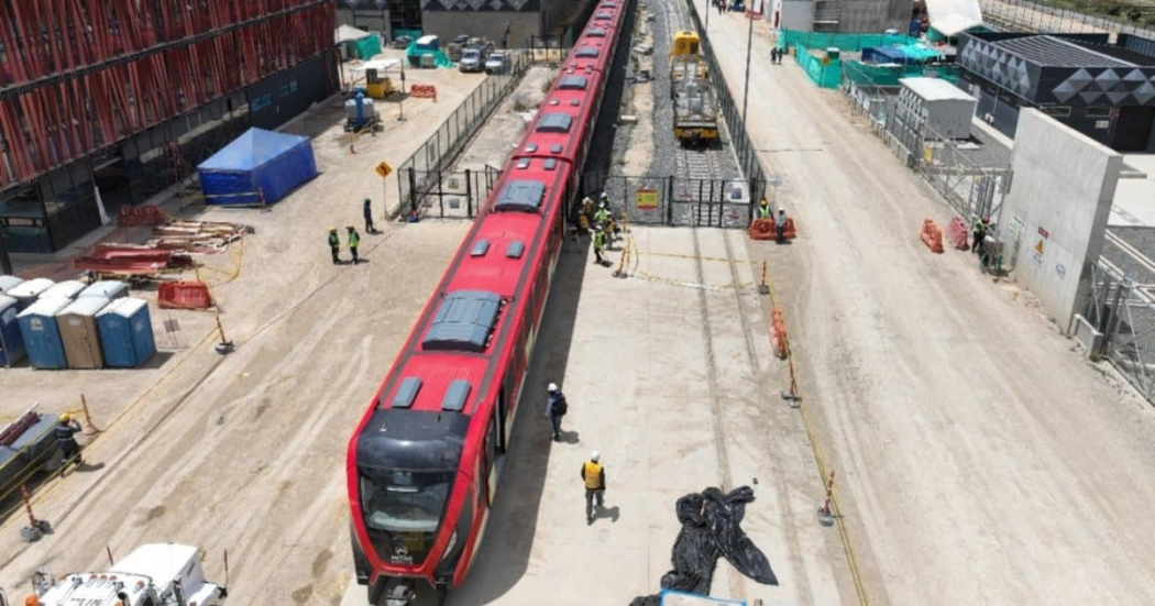 Foto de un tren del Metro de Bogotá.