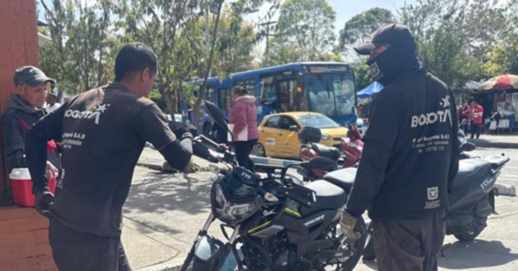 Foto de funcionarios del Distrito en operativo de seguridad