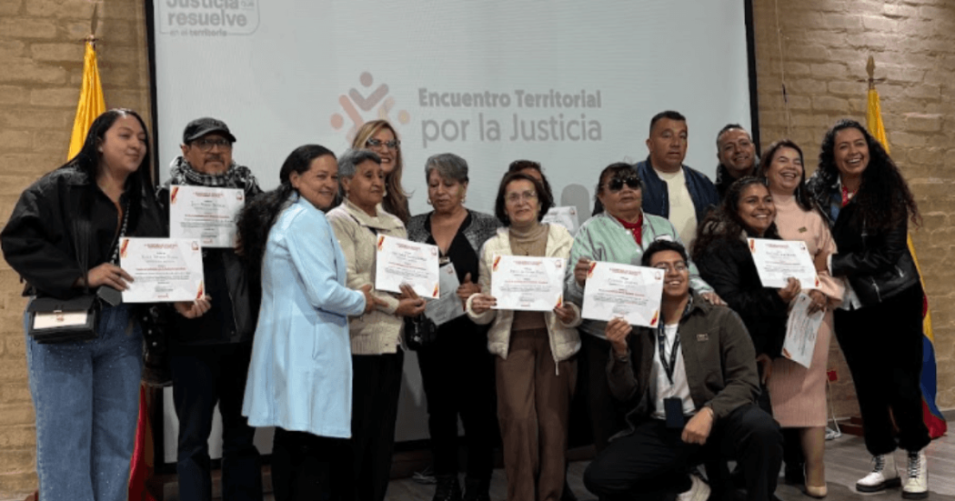 Foto de actores comunitarios en un encuentro en Bogotá.