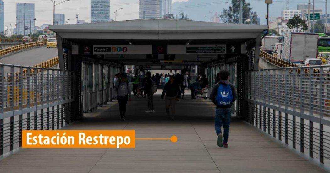 Foto de una estación de TransMilenio