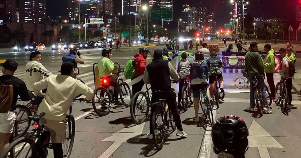 Foto de la Ciclovía Nocturna en Bogotá