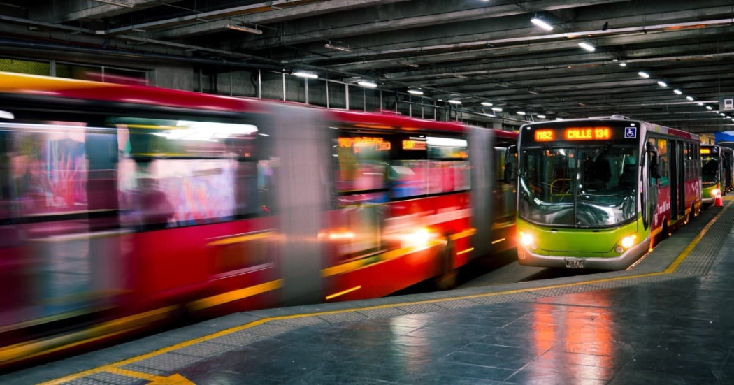 Foto de un bus de TransMilenio