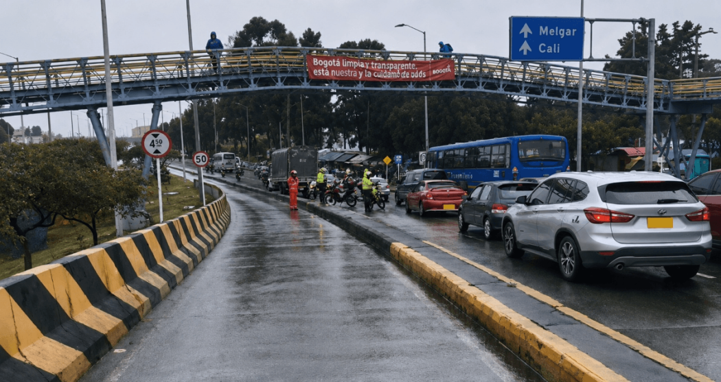 Foto que muestra vehículos andando por las calles