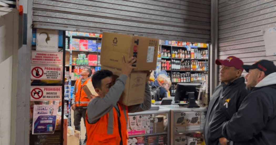 Entidades durante operativo contra el contrabando en Los Mártires.