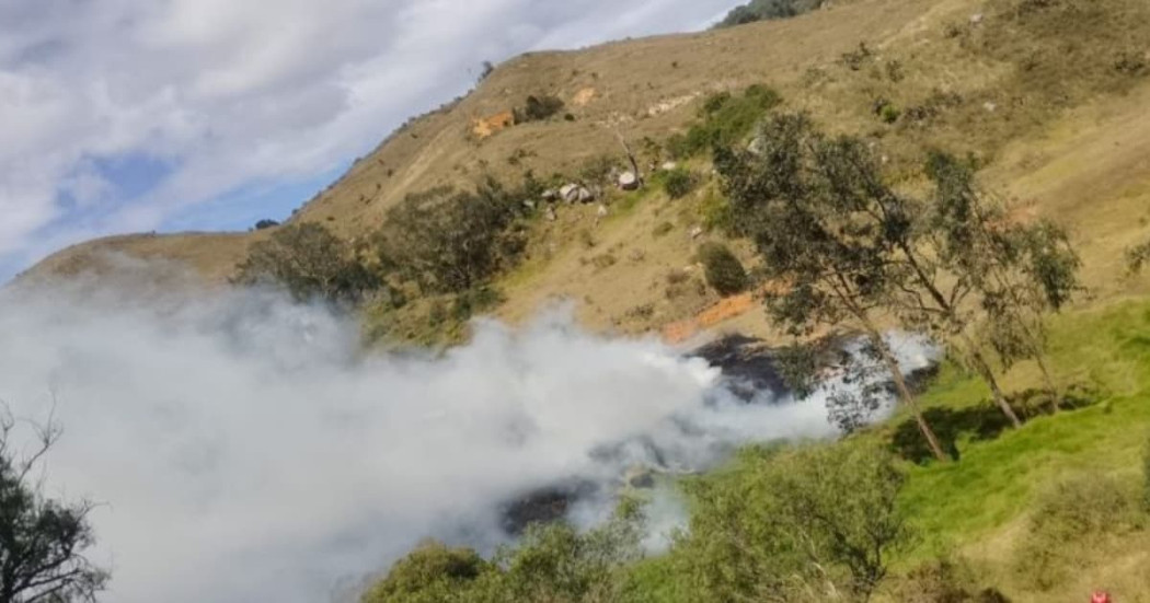 Humo del inicio de un incendio forestal en Cundinamarca 