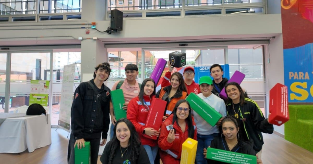 Foto de campaña del Metro de Bogotá
