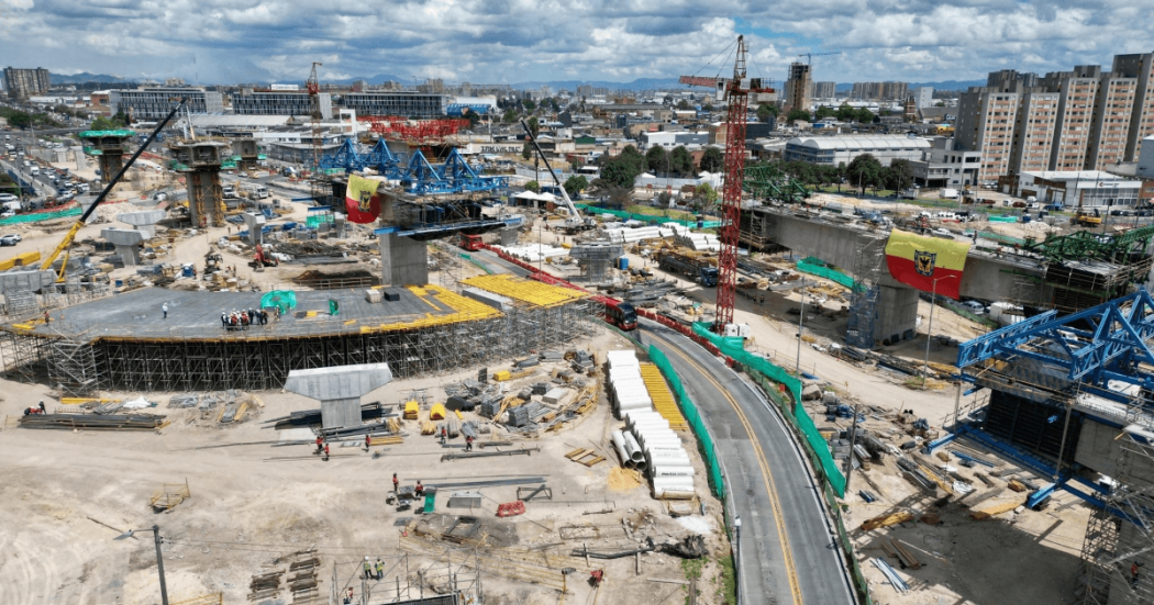 Foto que muestra un puente en obra 