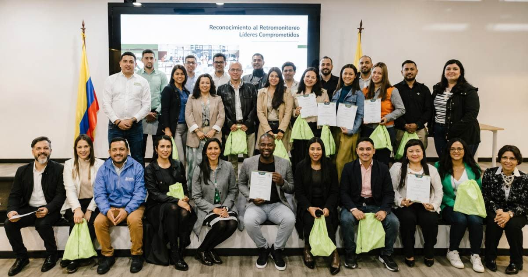 Foto de personas del Reconocimiento a la Excelencia Logística