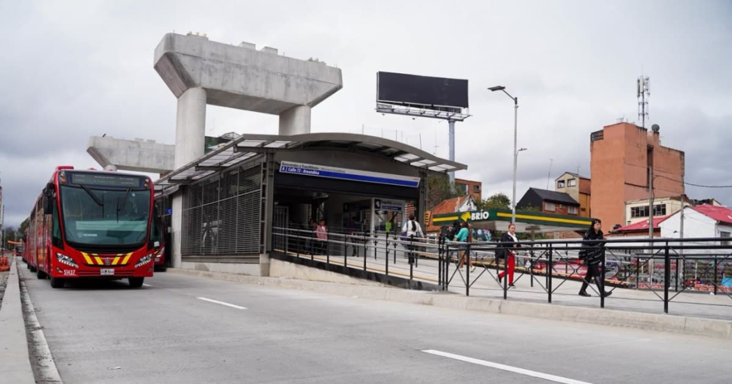 Foto de estación Calle 72 – Areandina en la avenida Caracas en Bogotá.