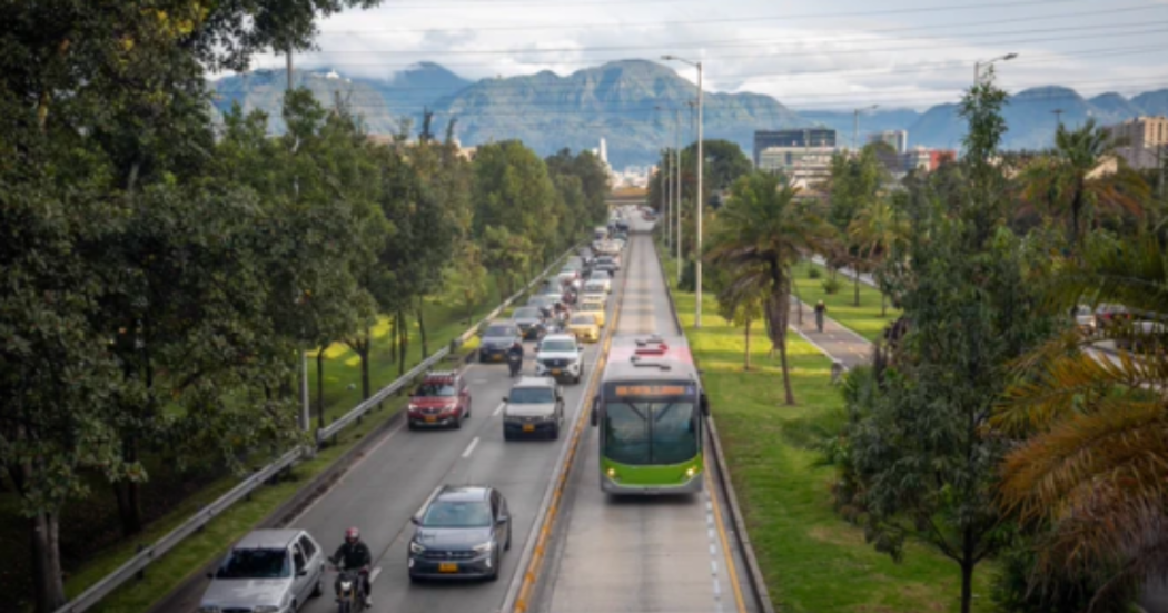 Foto que muestra un TransMilenio 