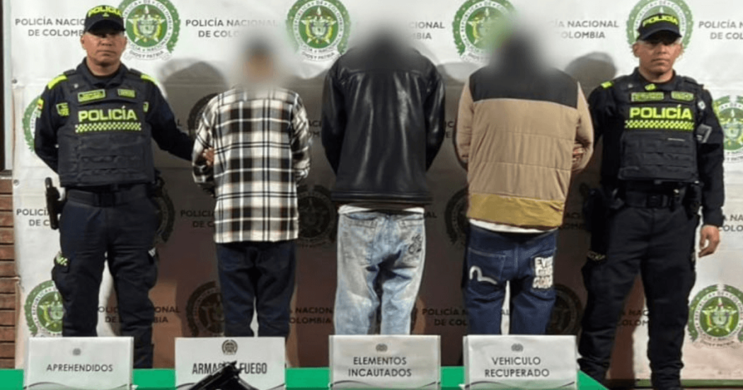 Tres capturados y dos policías