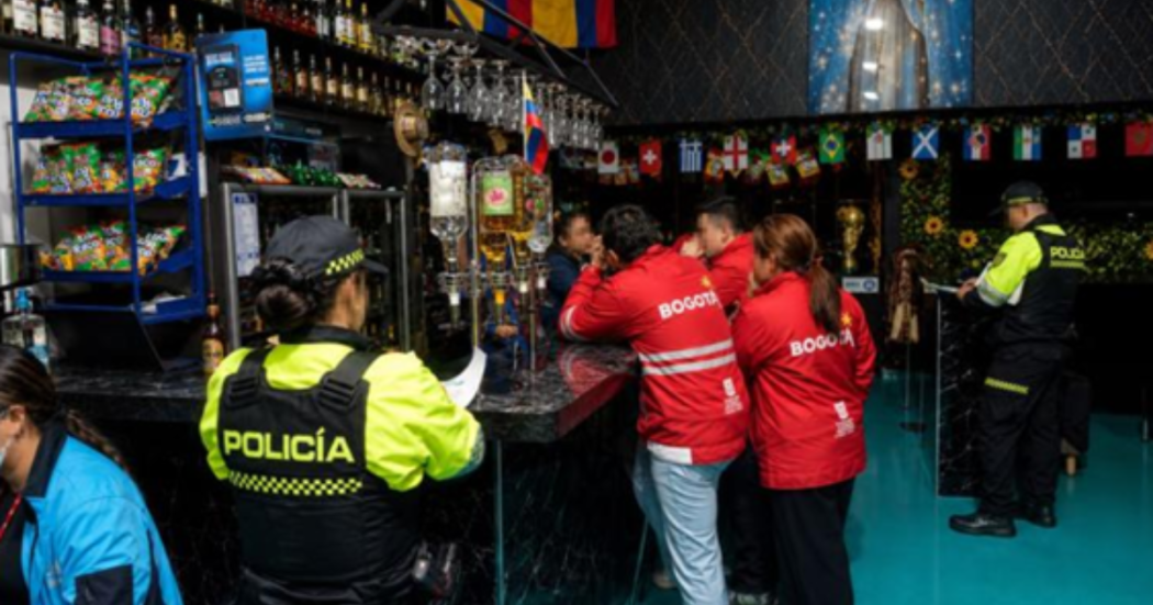 Foto de funcionarios del distrito en operativo de control 