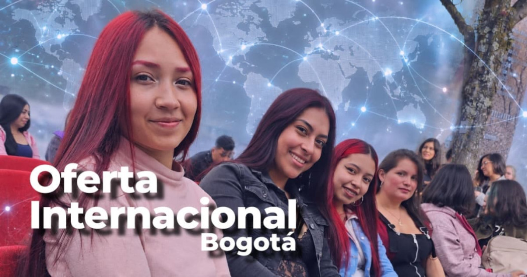 Foto de un grupo de jóvenes en en encuentro académico en Bogotá.