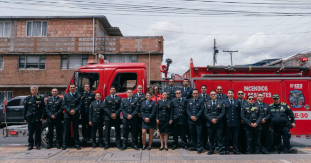 Foto de unos Bomberos de la localidad de Tunjuelito