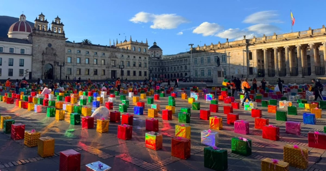 Foto de la intervención Plaza de Bolívar y jornada de sensibilización bajo el lema 'Ningún regalo compra una infancia'.