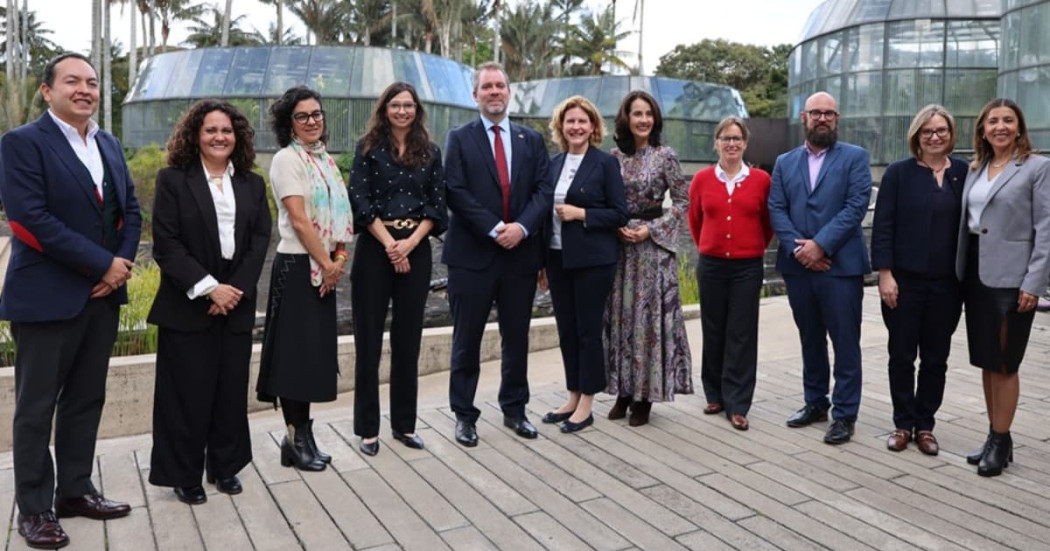 Foto del encuentro entre la delegación del gobierno de Bogotá con el gobierno de Alemania.