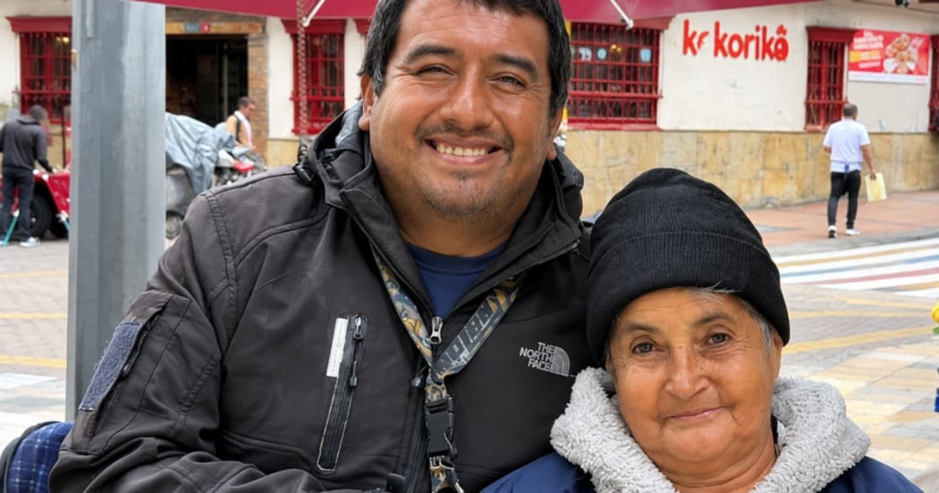 Foto de los Torifio Pulido, con décadas en comercio informal en Bogotá.