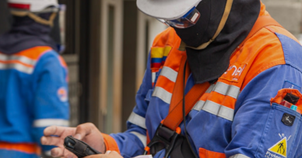Foto que muestra un trabajador de Enel Colombia 