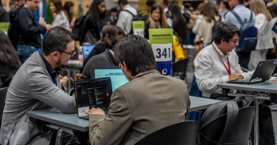 Foto de una feria para empresarios en Bogotá.
