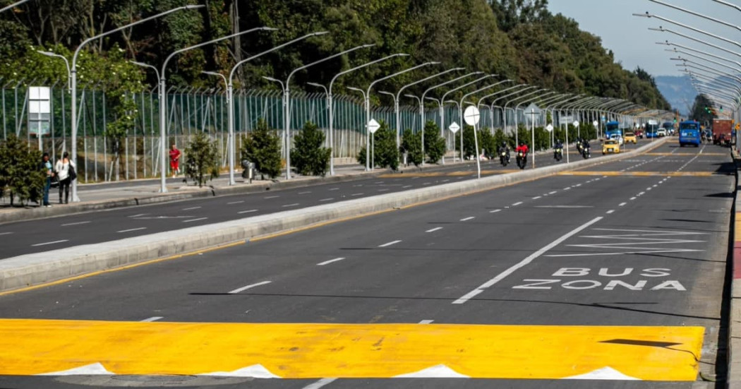 Foto de la entrega de la conexión de la avenida Mutis o calle 63, en la localidad de Engativá, al occidente de Bogotá.