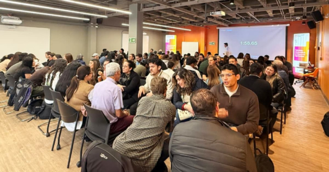 Foto de una rueda de negocios y encuentro de emprendedores en Bogotá.
