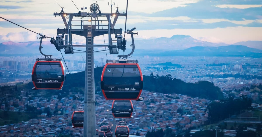 Foto de cabinas del TransMiCable de San Cristóbal, al suroriente de Bogotá.