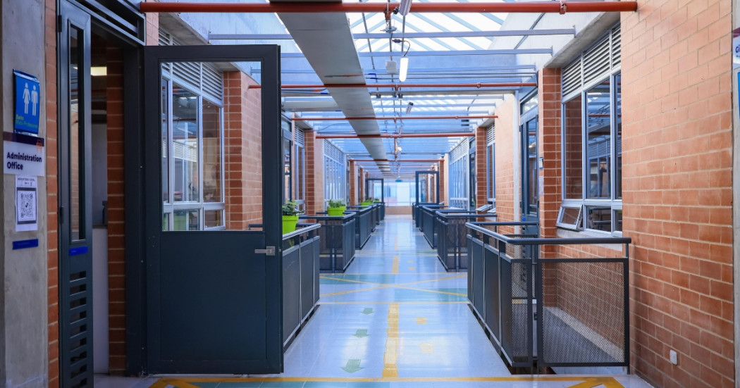 Pasillo de un colegio de Bogotá 