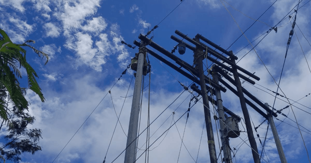 Foto de un transformador de energía en Bogotá.