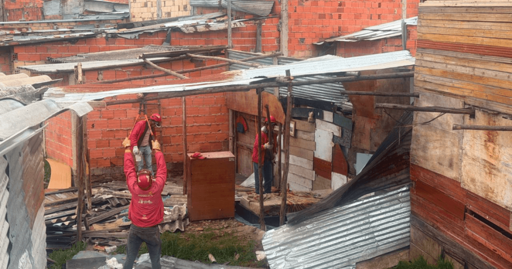 Entidades durante operativo contra tierreros en Ciudad Bolívar.