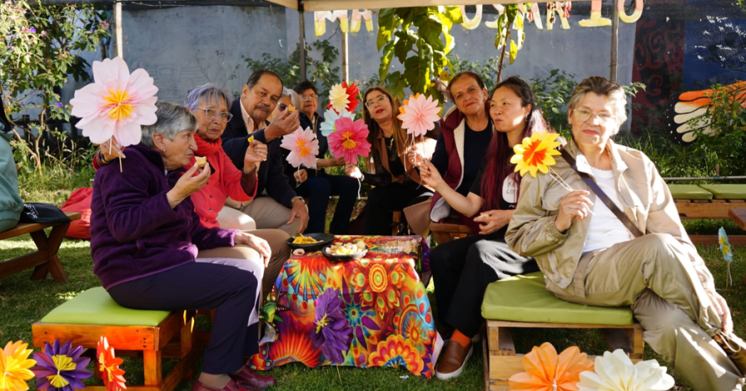 Foto de un grupo de adultos mayores 