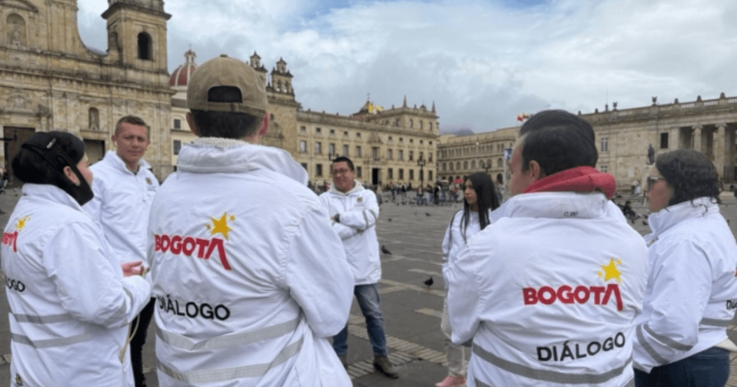 Gestores y gestoras de Diálogo Social reunidos en la Plaza de Bolívar.