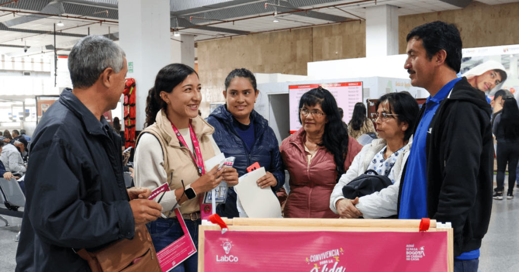 Personas durante evento de los diez años del Código de Convivencia.