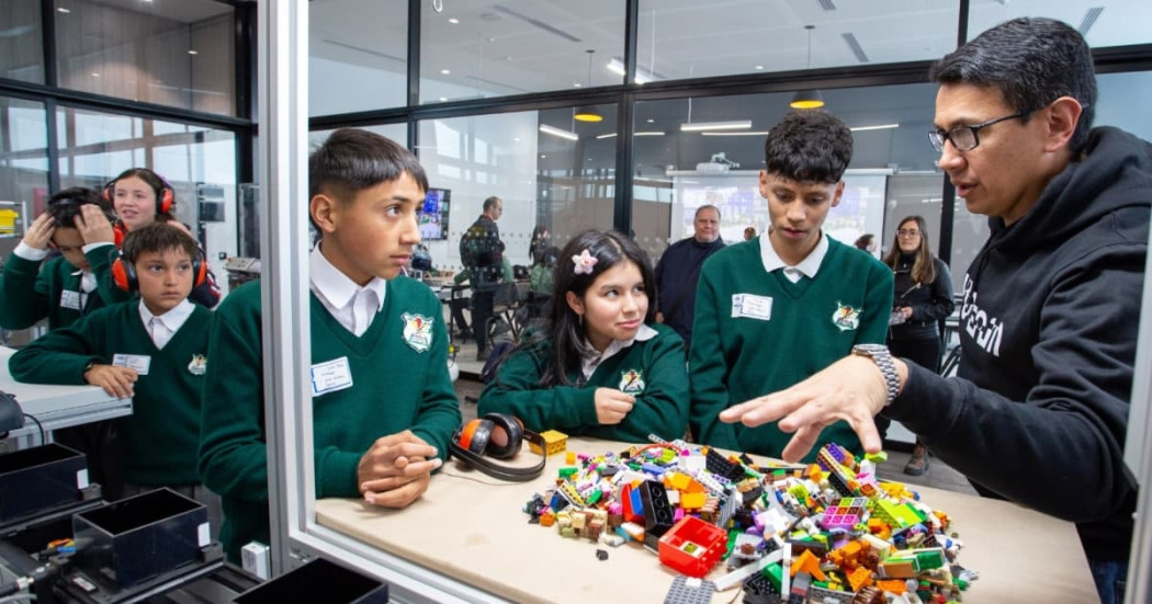 Estudiantes es una estación pedagógica que combina ciencia, tecnología, ingeniería, arte y matemáticas