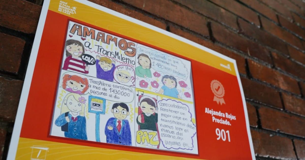 Foto de una historieta de un estudiante durante una exposición en el colegio Nicolás Esguerra en Bogotá.